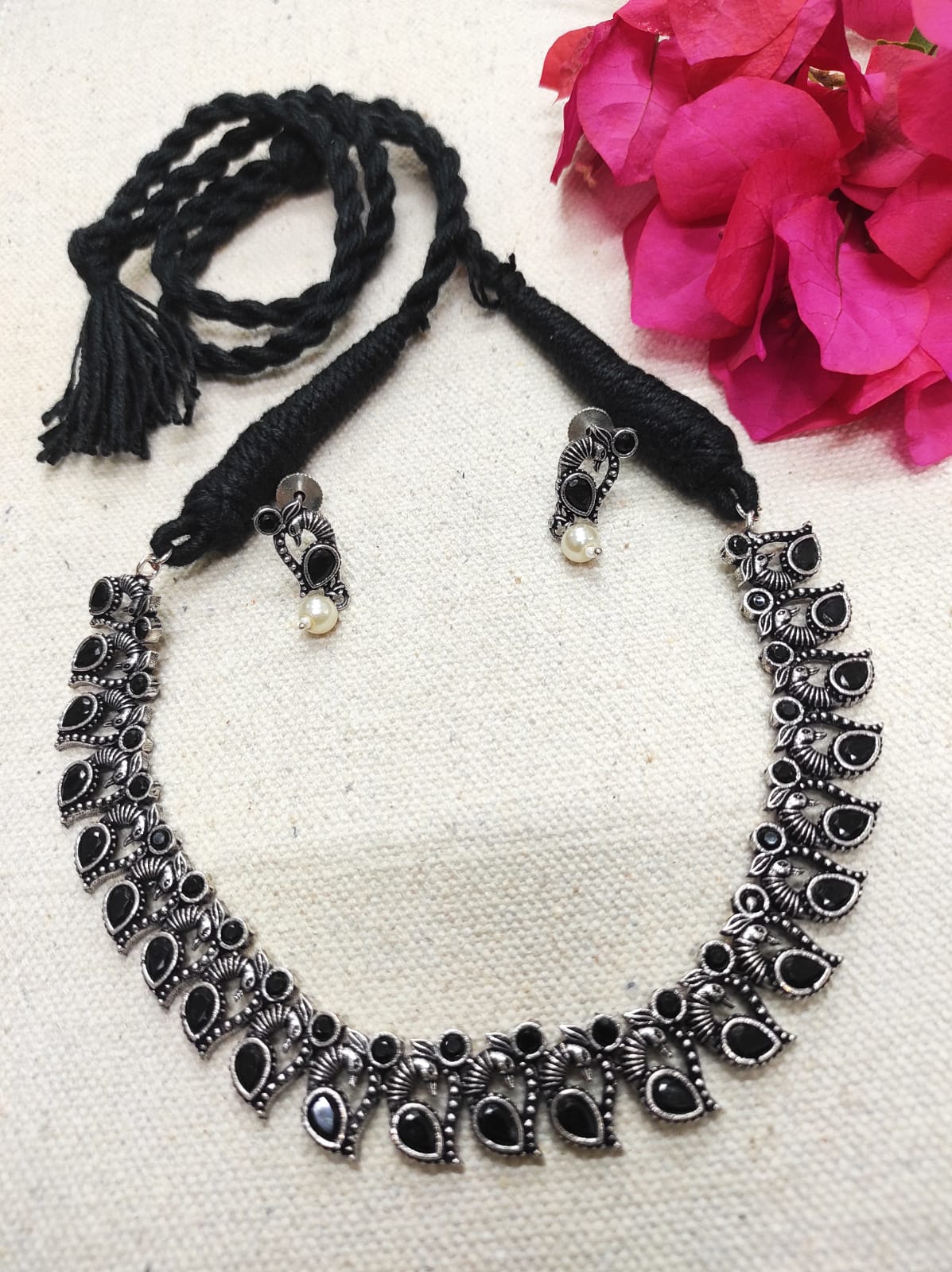 Oxidised neckpiece