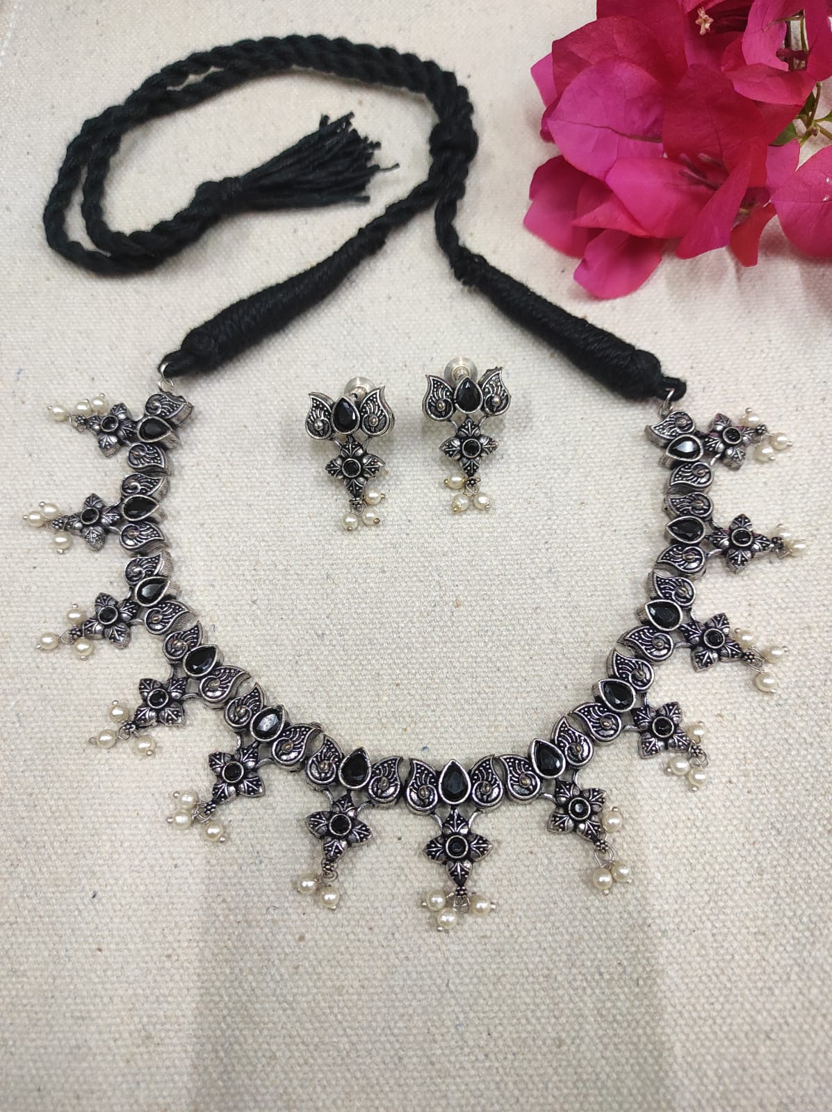 Oxidised neckpiece
