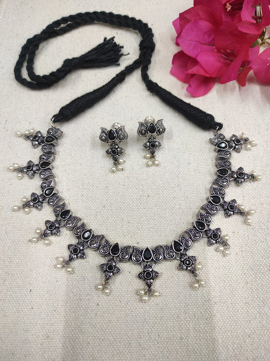 Oxidised neckpiece