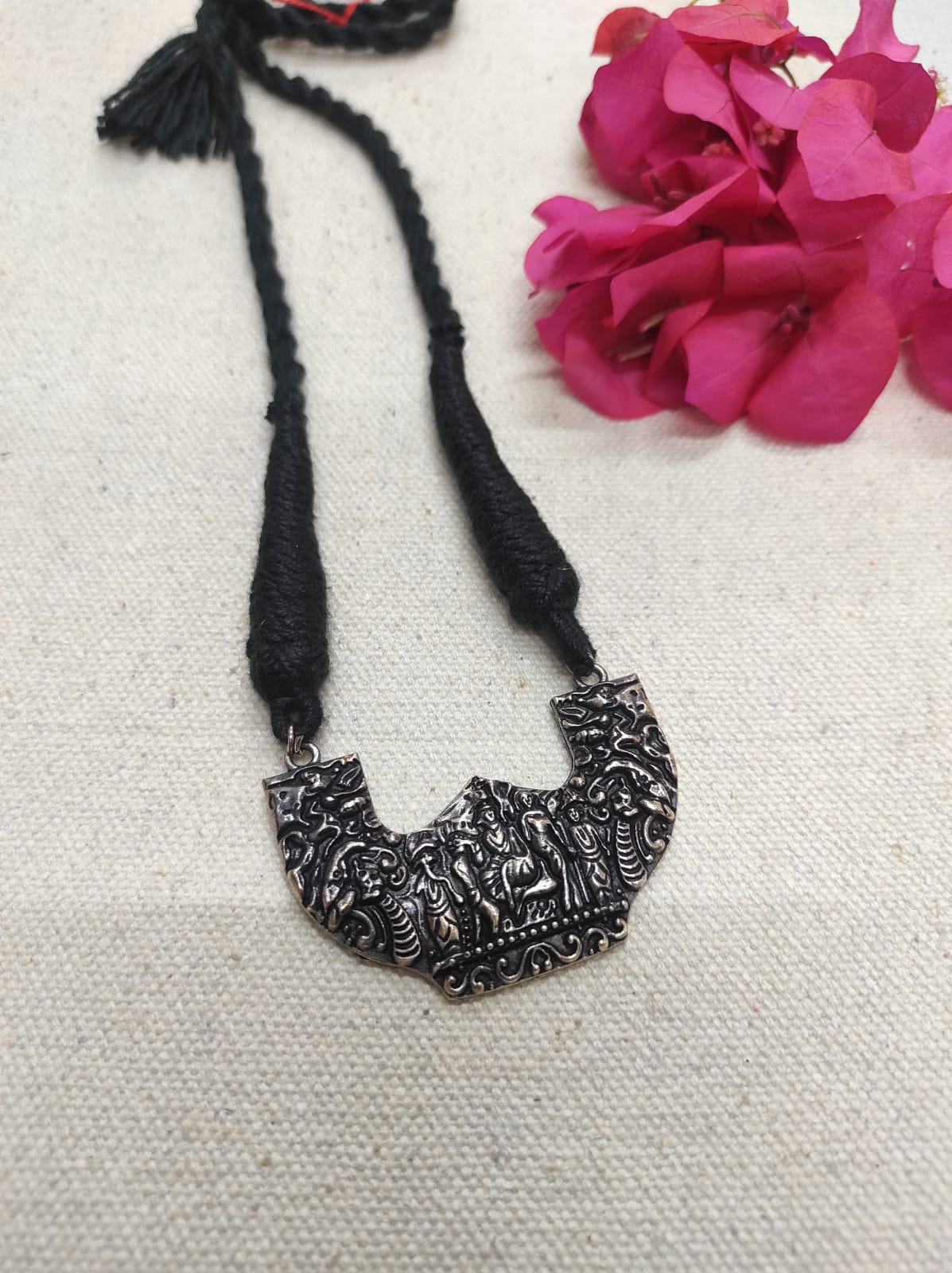 Oxidised neckpiece