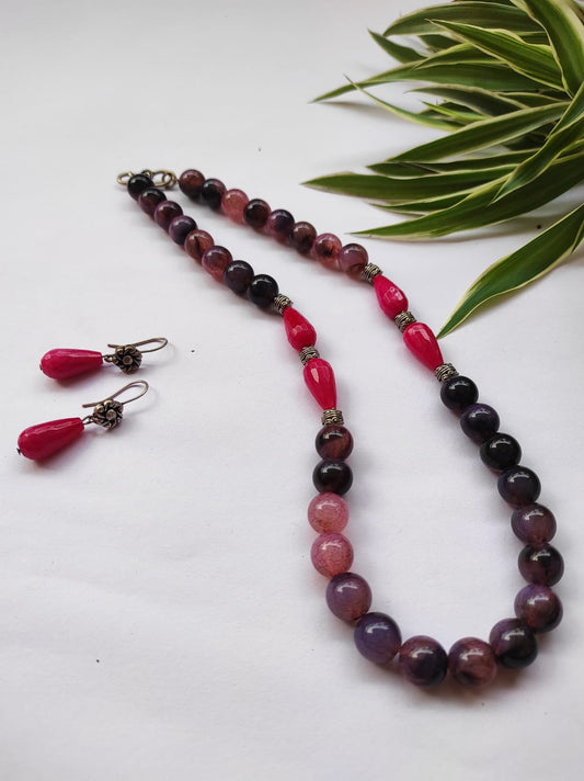 Glass beads neckpiece