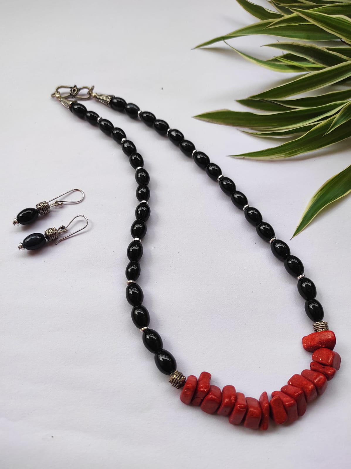 Glass beads neckpiece