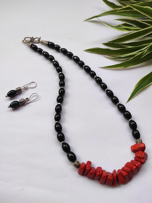 Glass beads neckpiece