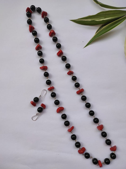 Glass beads neckpiece