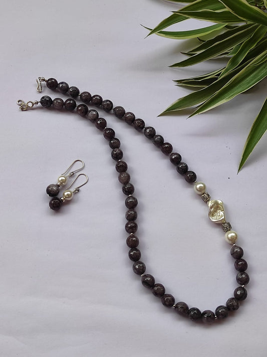 Semi prisious stone neckpiece